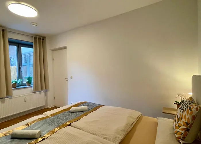 Fewozauber - Dom Suite, Zentral, 7 Pers, 4 Zimmer, Design, Family, Haustier シュヴェリーン